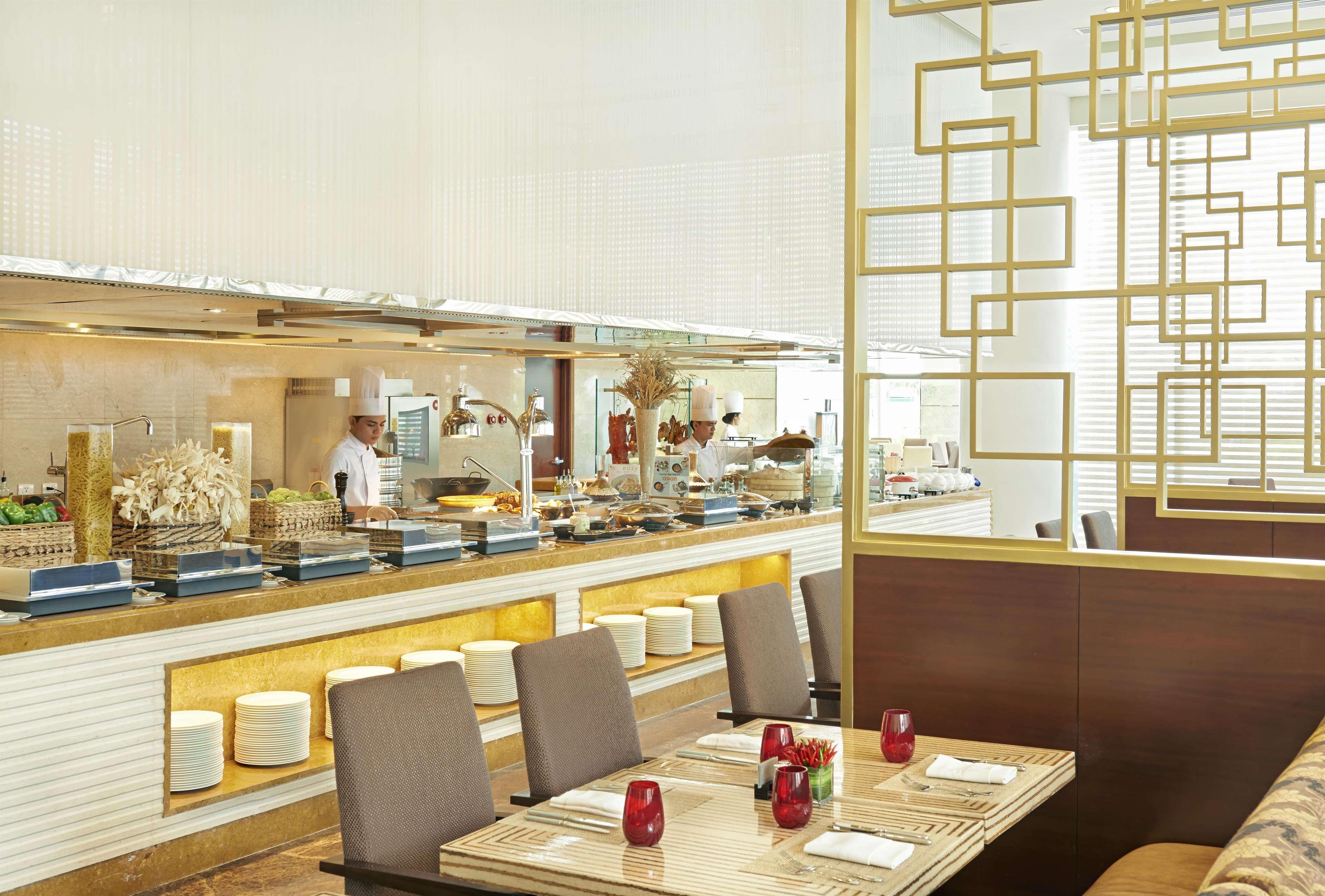 Fairmont Makati Hotel San Pedro Makati Eksteriør billede The restaurant