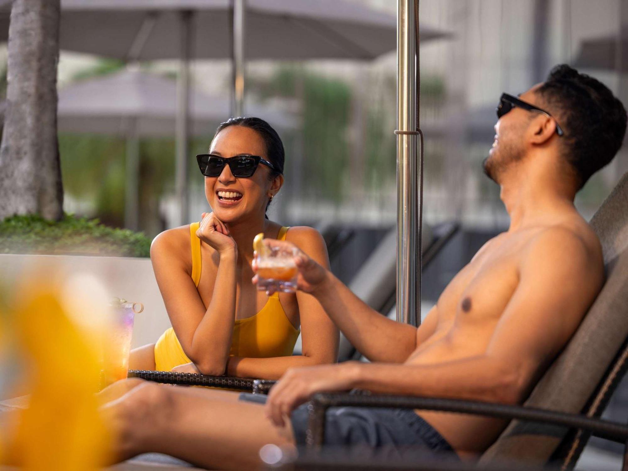 Fairmont Makati Hotel San Pedro Makati Eksteriør billede The Beach Club at The Standard, East Village