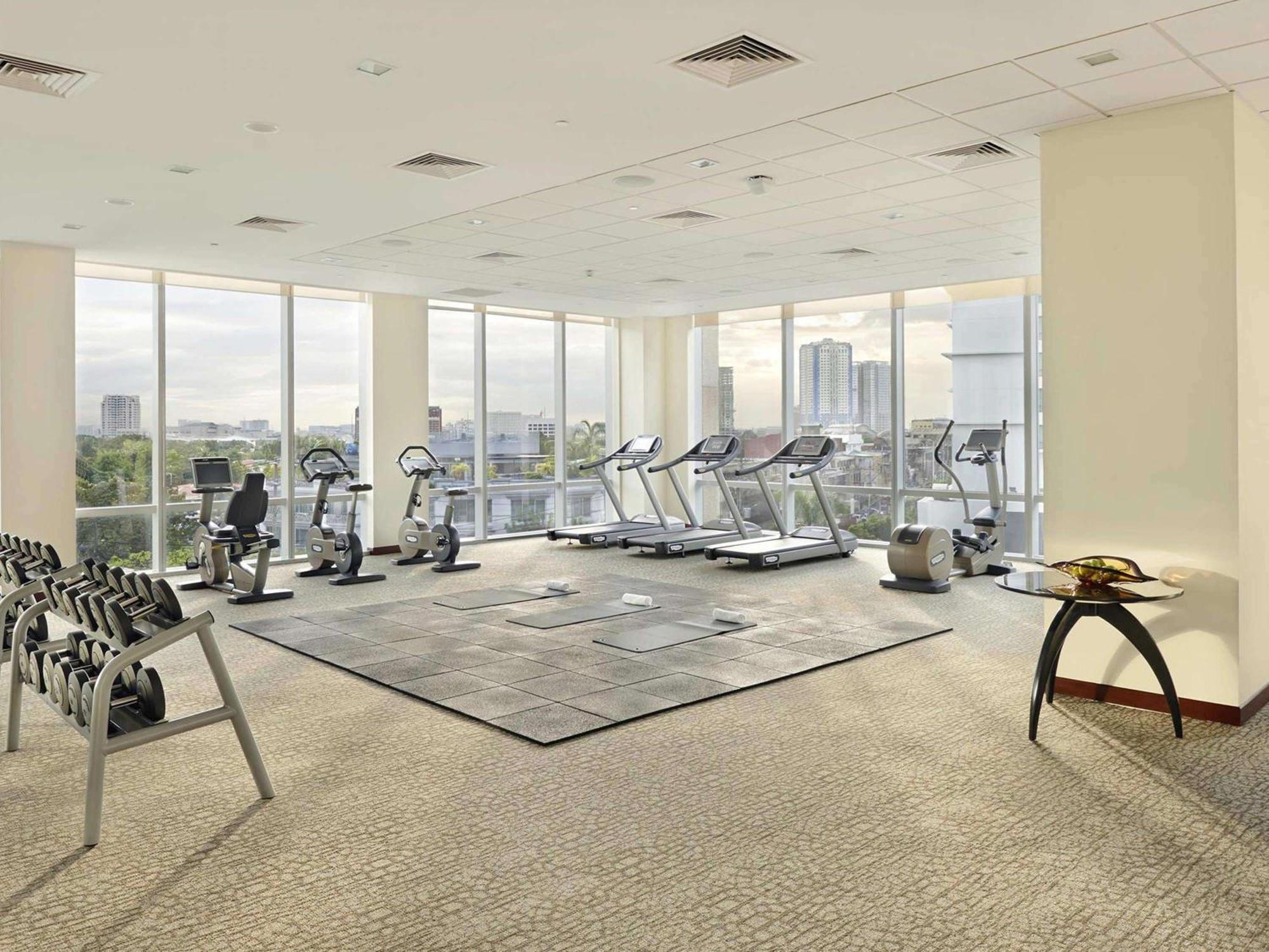 Fairmont Makati Hotel San Pedro Makati Eksteriør billede The gym at the 1000 Museum
