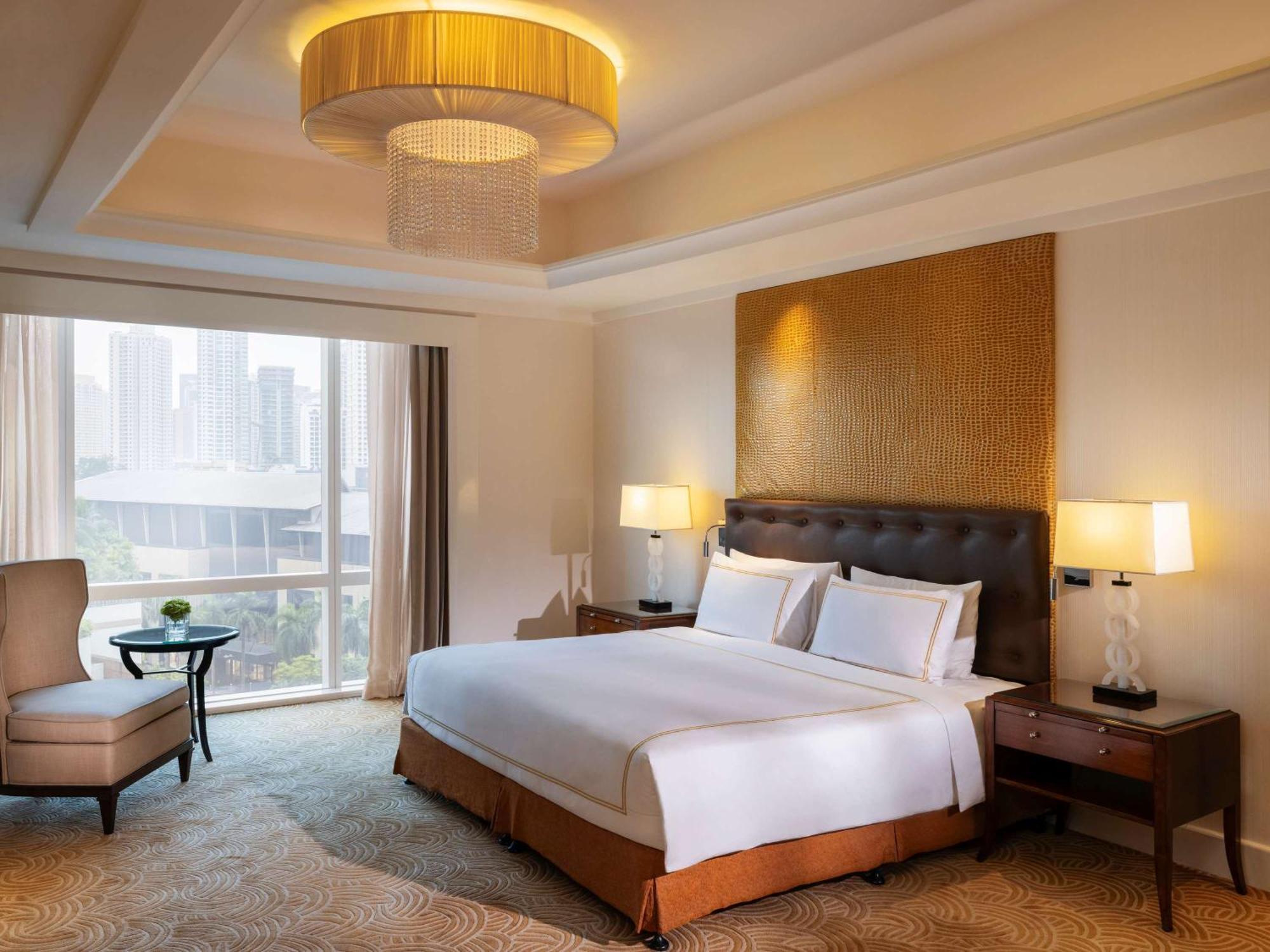 Fairmont Makati Hotel San Pedro Makati Eksteriør billede A bedroom at the hotel